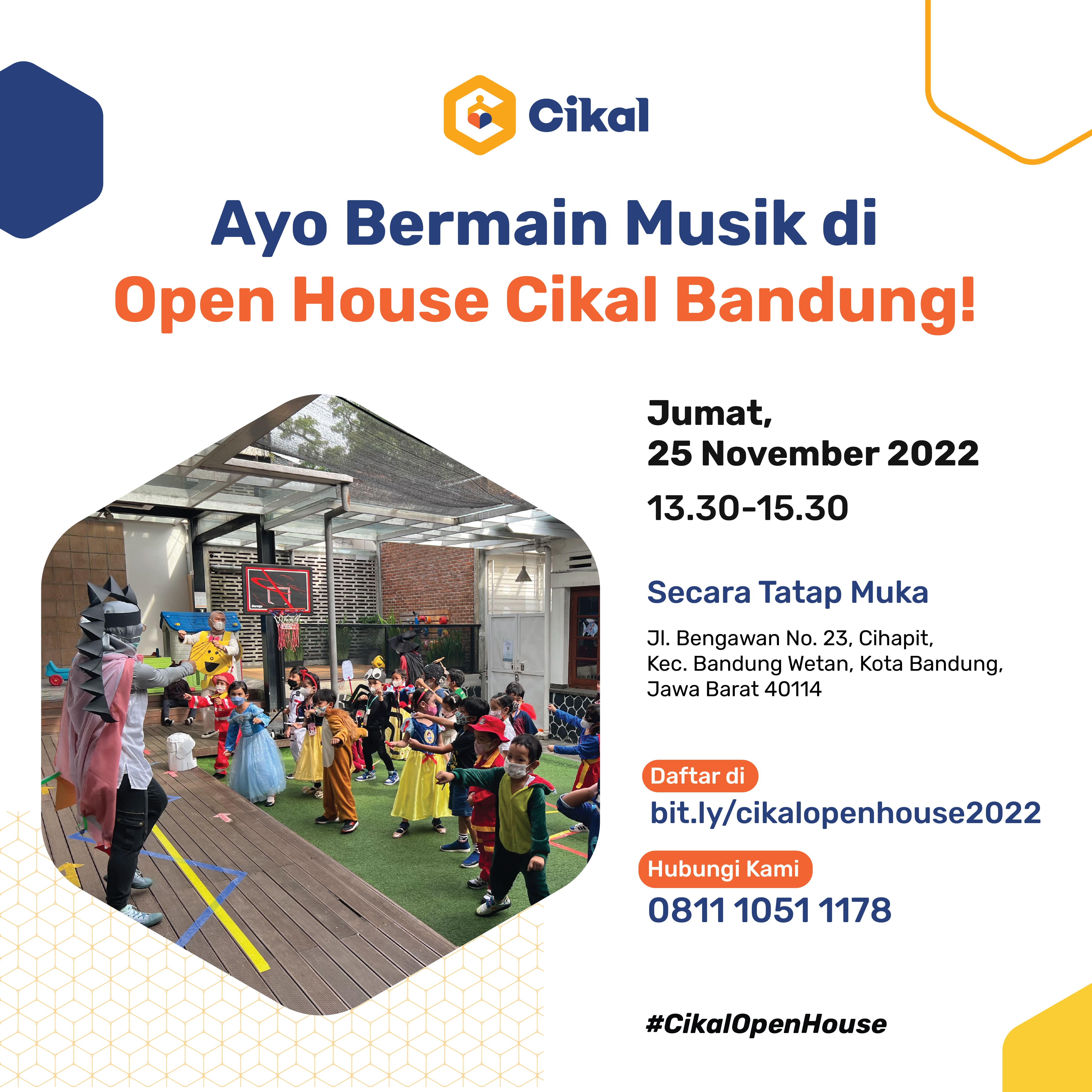 Bermain Musik di Open House Cikal Bandung